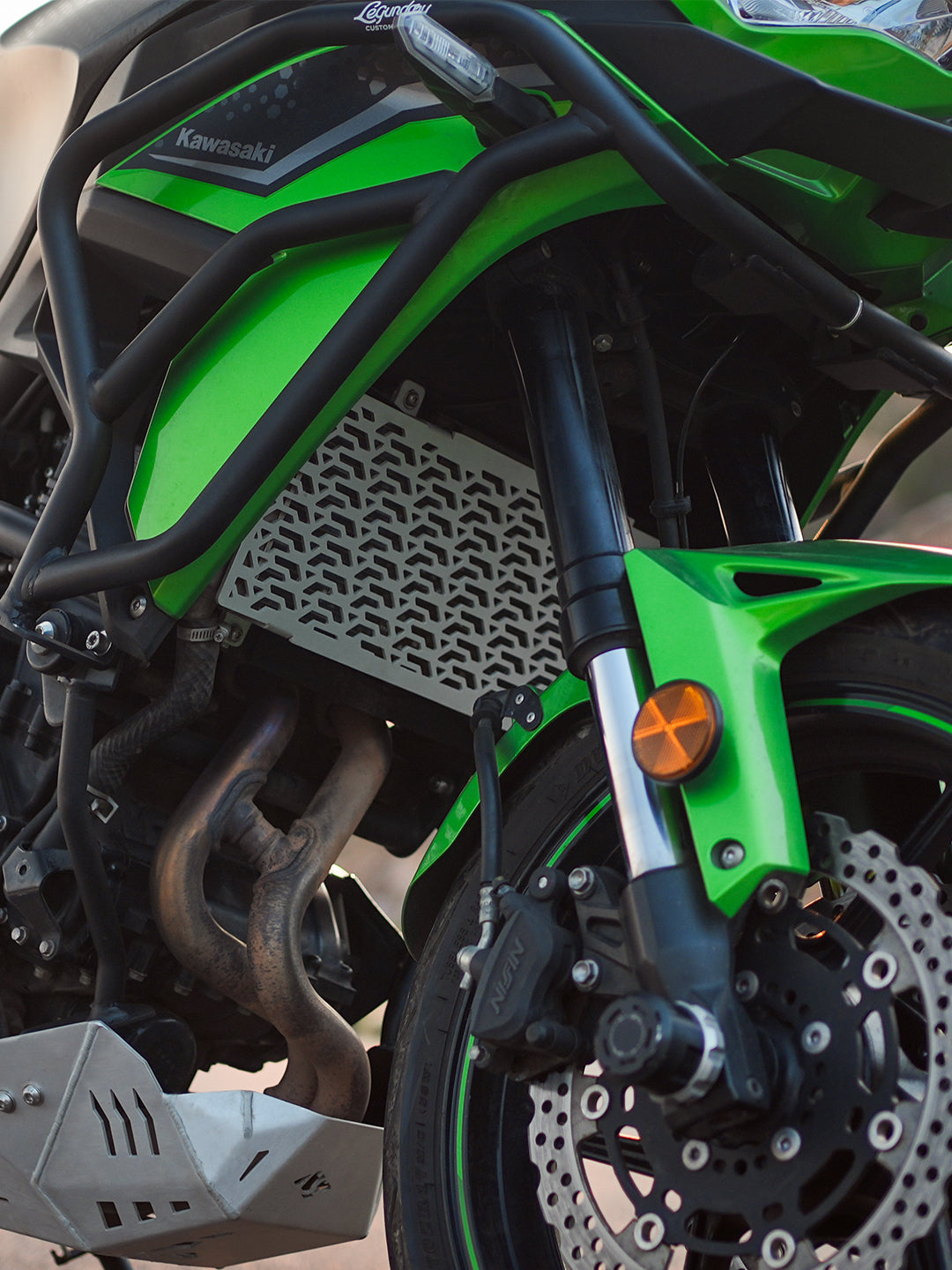 Legundary Kawasaki Versys 650 Vector Radiator Grill Silver