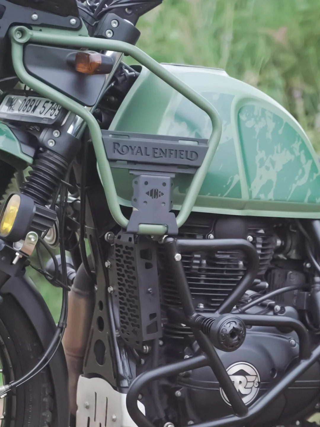 Legundary Himalayan Crux Jerrycan Mount Bs6