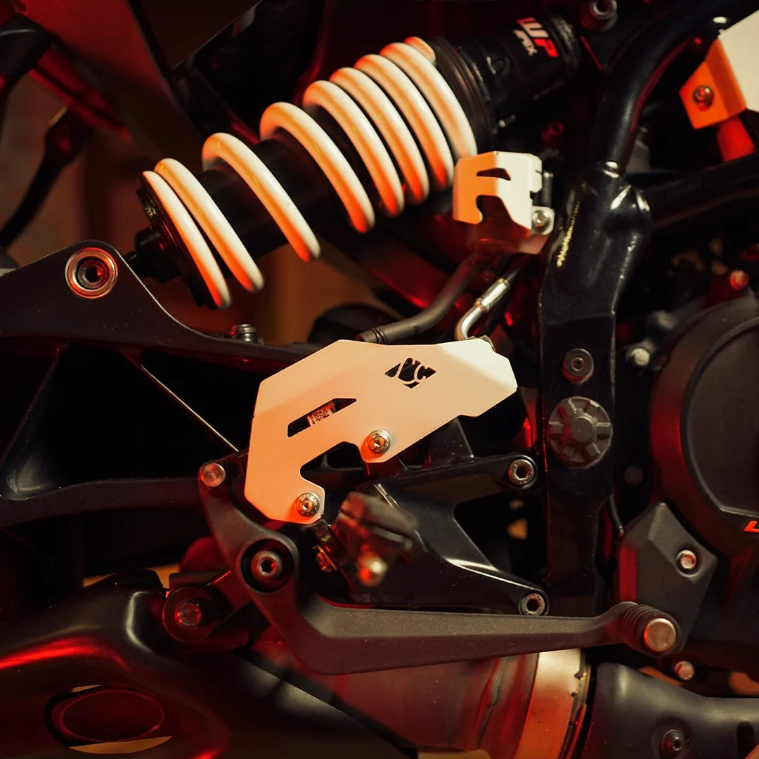 KTM DUKE 390 GEN 3 /250 GEN 3 TITAN BOOT GUARDS SILVER