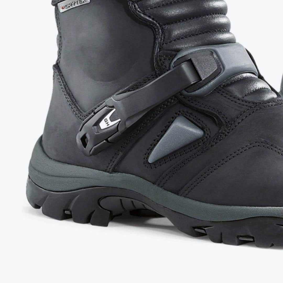 FORMA Adventure Boot Low Black