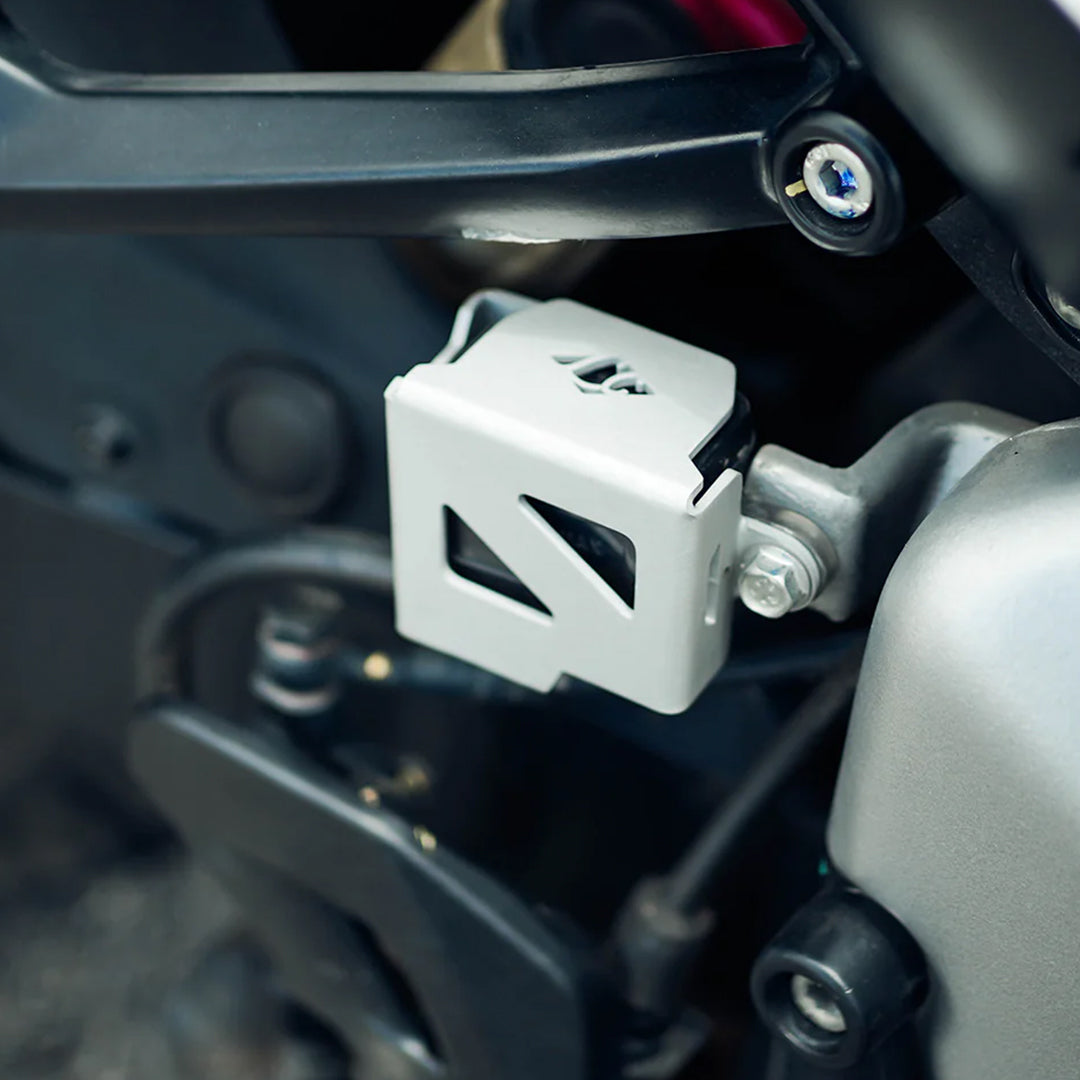 Legundary Bajaj Pulsar NS400Z Casque Rear Oil Cap