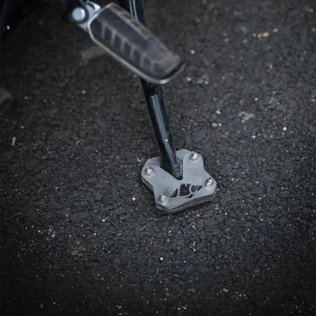 Legundary Hness Brogue Side Stand Base